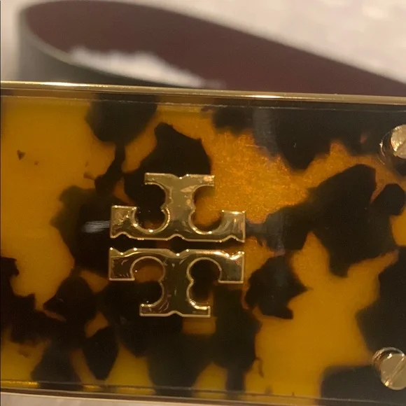 Tory Burch Reversible Black/Crimson Leather Belt with Tortoiseshell Gold Buckle - Picture 2 of 11